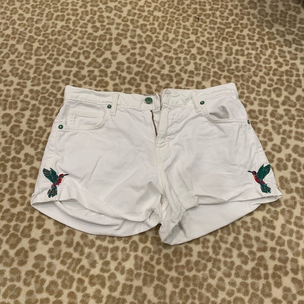Jean shorts with hummingbird